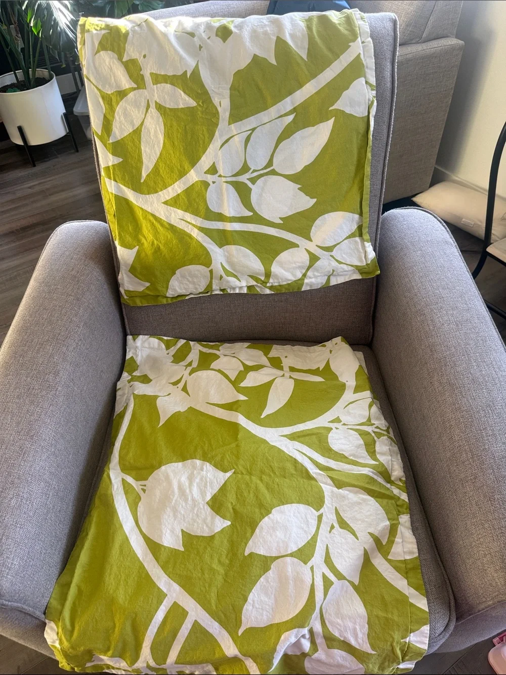 Crate&Barrel Green and White Botanical Duvet Cover